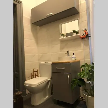 Outstanding 3br Ultracentral Cityview Balcony Aaa *