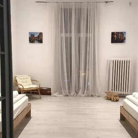 Daire Outstanding 3br Ultracentral Cityview Balcony Aaa Bükreş