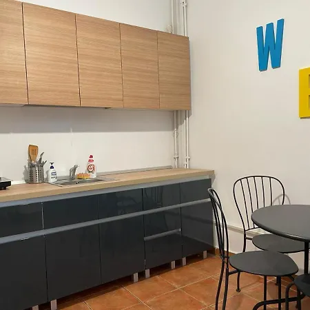 Outstanding 3br Ultracentral Cityview Balcony Aaa