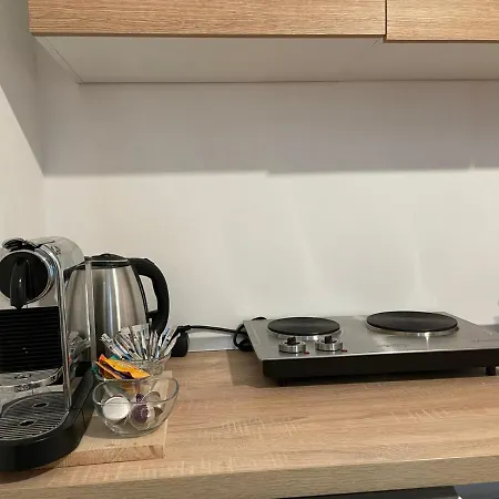 Outstanding 3br Ultracentral Cityview Balcony Aaa