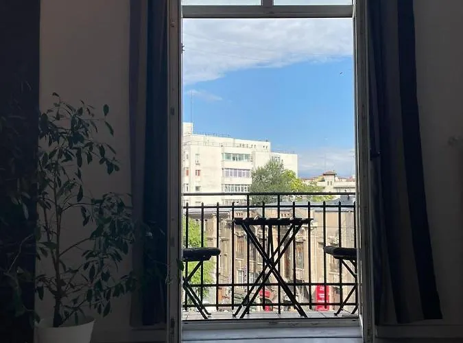 Outstanding 3br Ultracentral Cityview Balcony Aaa *