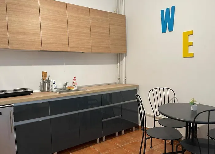 Outstanding 3br Ultracentral Cityview Balcony Aaa