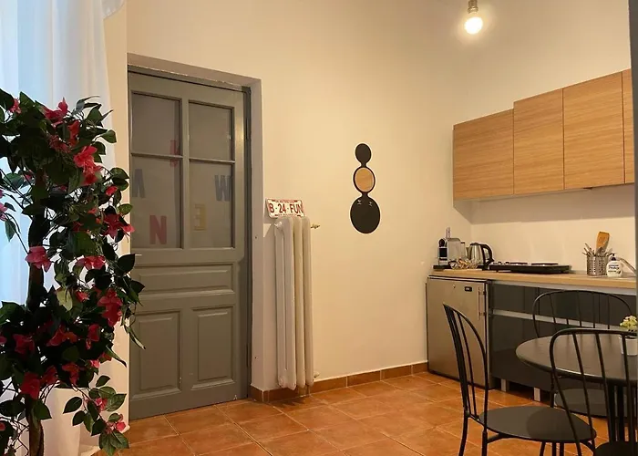 Outstanding 3br Ultracentral Cityview Balcony Aaa Apartament