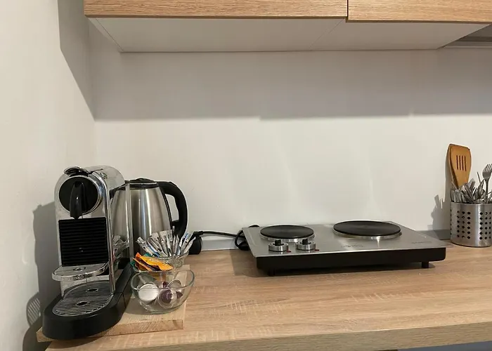 Outstanding 3br Ultracentral Cityview Balcony Aaa