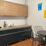 Outstanding 3br Ultracentral Cityview Balcony Aaa
