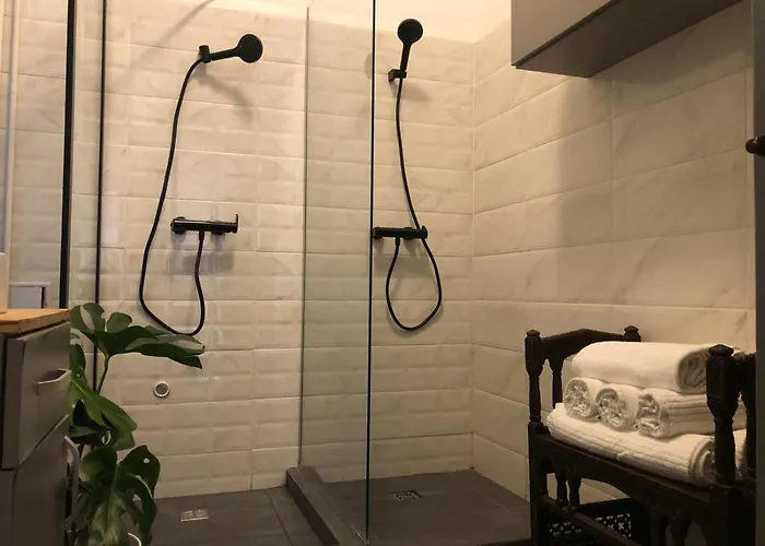 Outstanding 3br Ultracentral Cityview Balcony Aaa